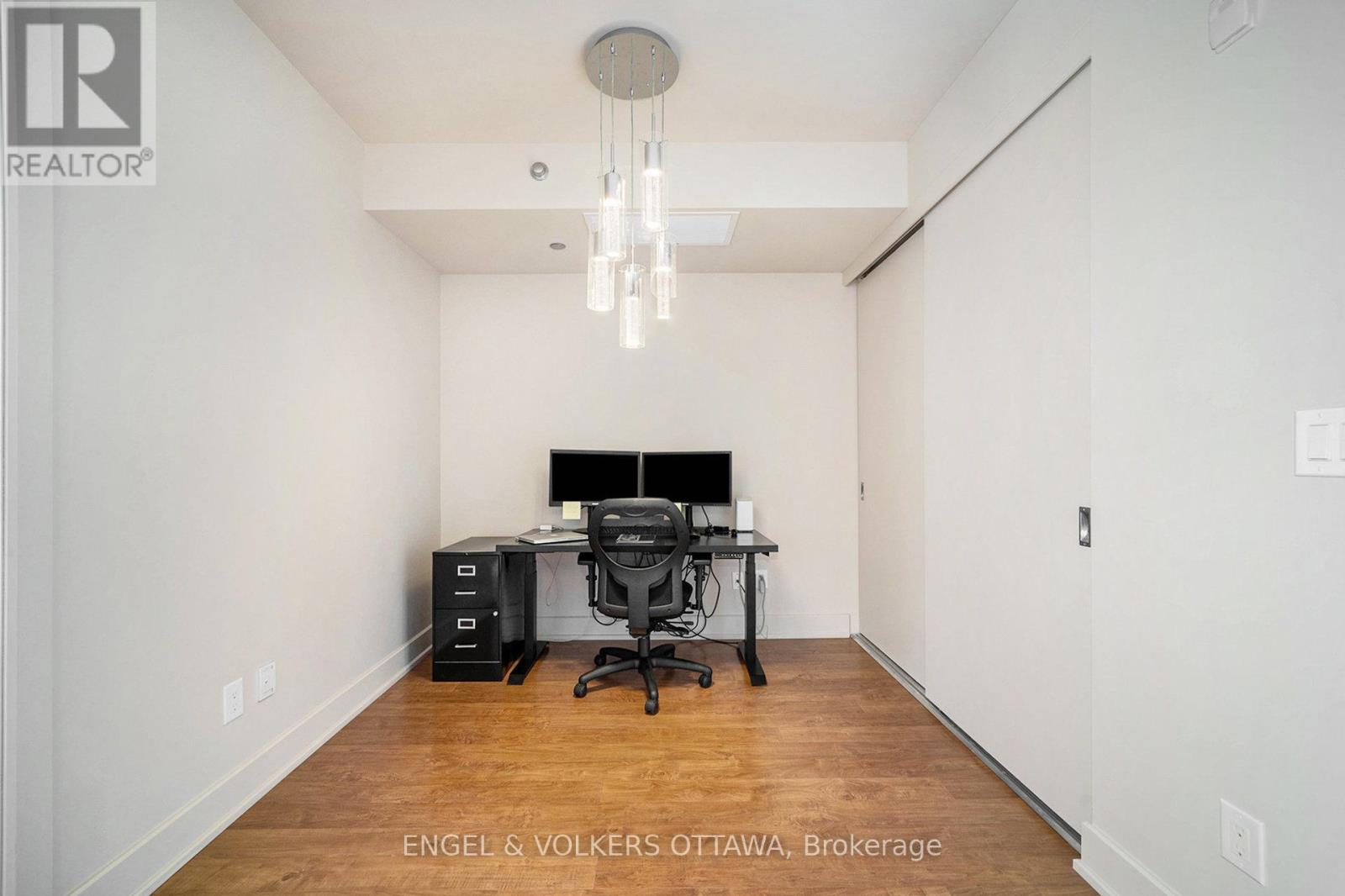 605 - 7 Marquette Avenue, Ottawa, Ontario  K1L 8A7 - Photo 11 - X12375734