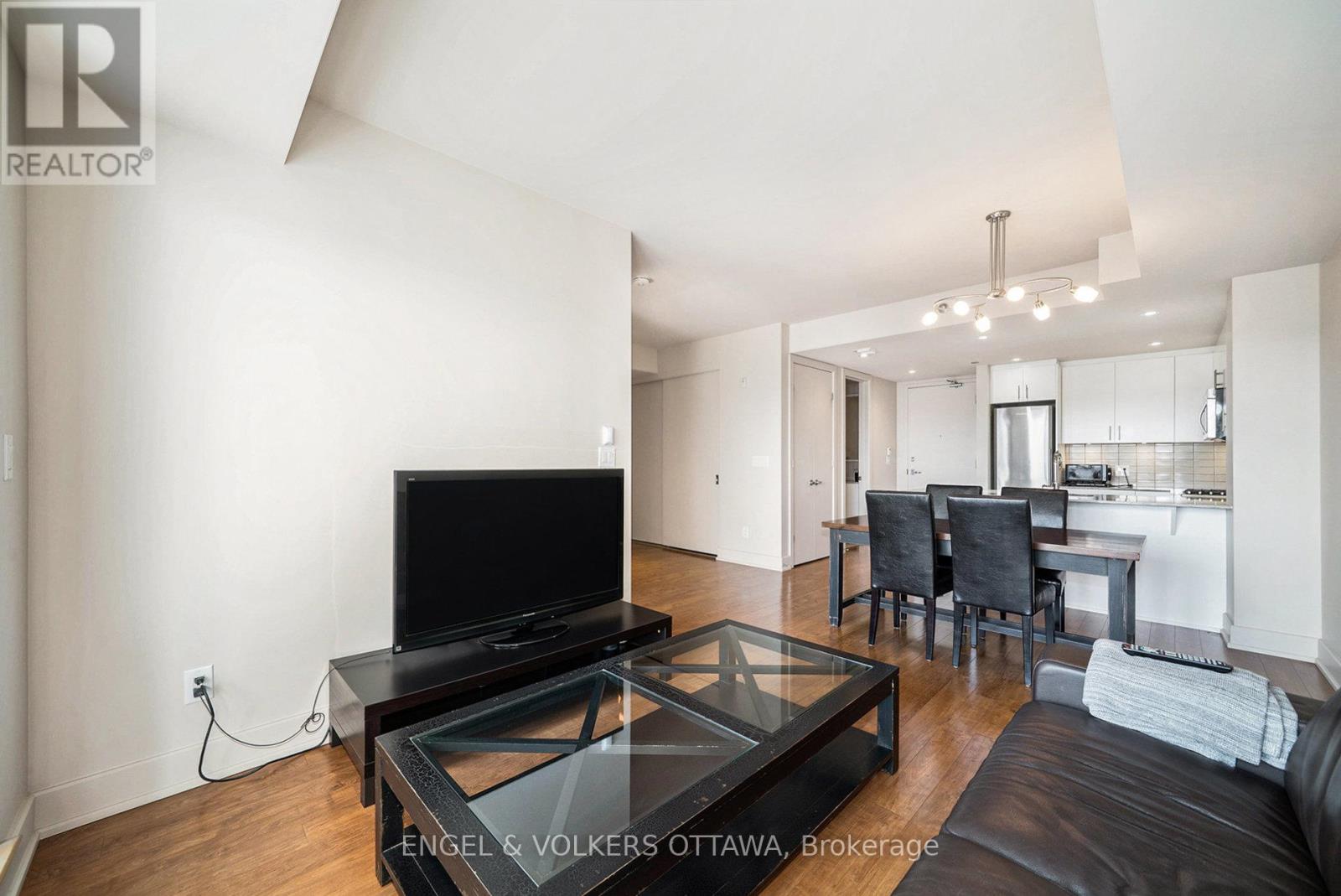 605 - 7 Marquette Avenue, Ottawa, Ontario  K1L 8A7 - Photo 15 - X12375734