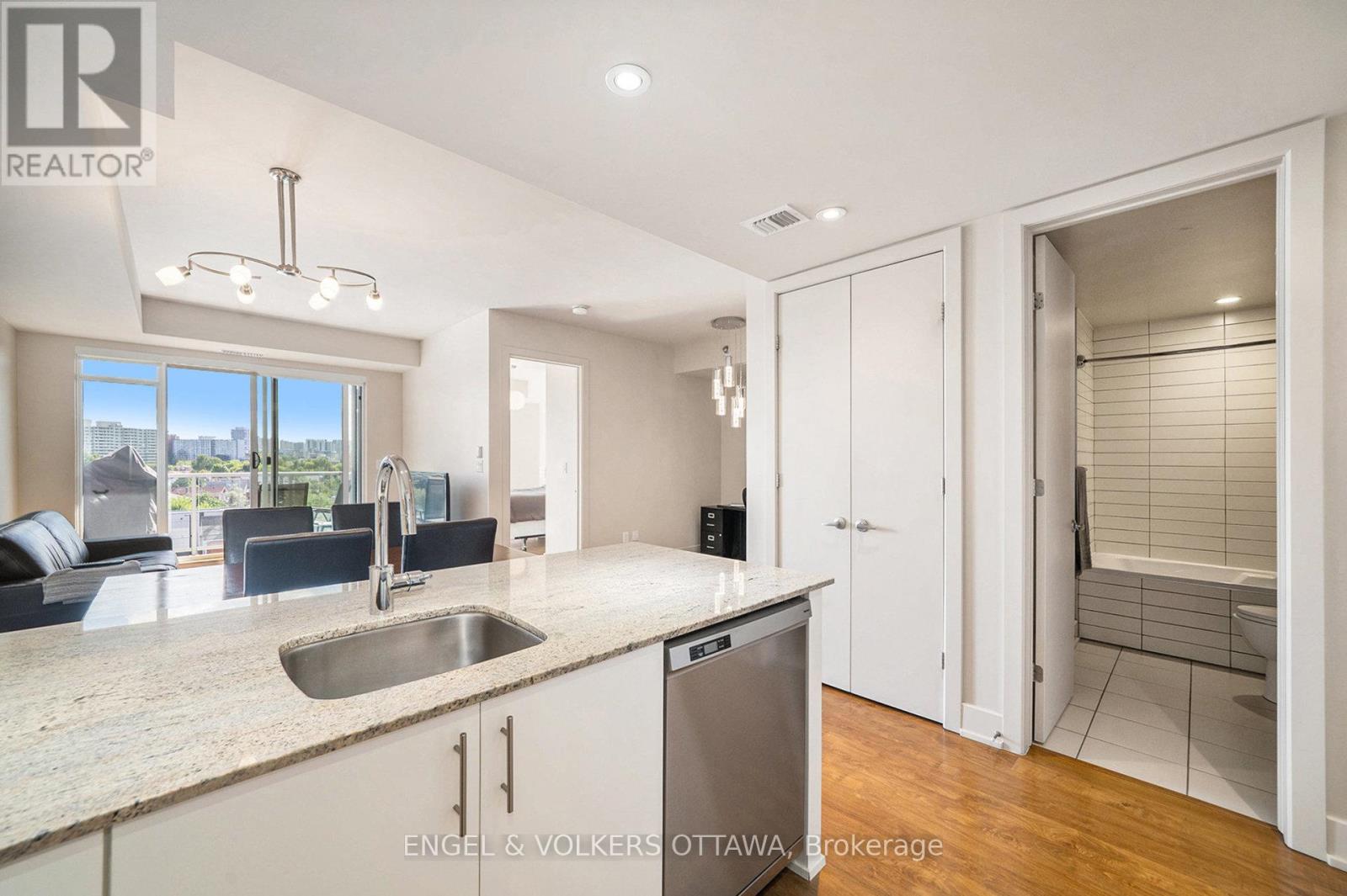 605 - 7 Marquette Avenue, Ottawa, Ontario  K1L 8A7 - Photo 8 - X12375734