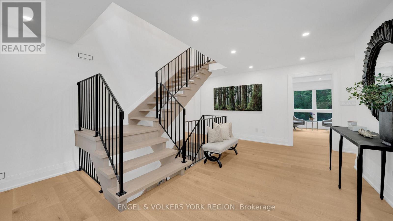 15 Silvergrove Road, Toronto, Ontario  M5L 2N5 - Photo 5 - C12375692