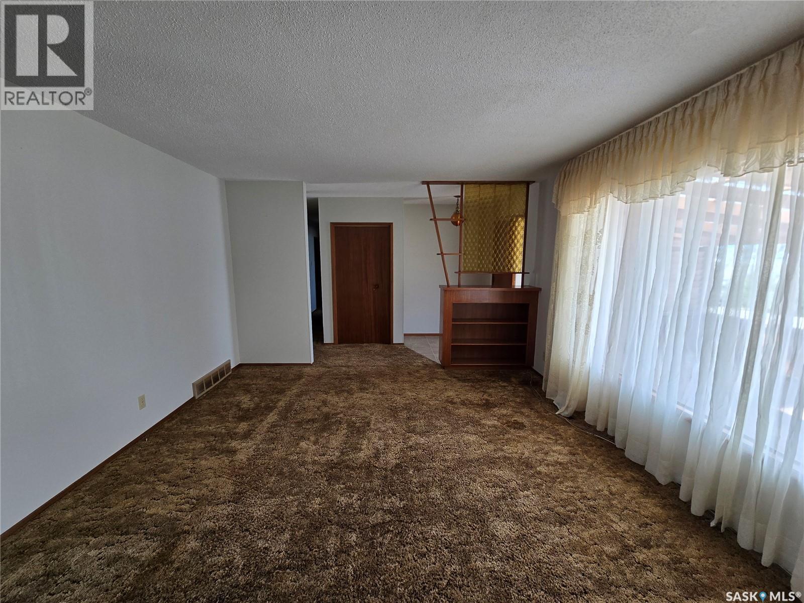 204 1st Avenue Sw, Swift Current, Saskatchewan  S9H 3H3 - Photo 11 - SK017223