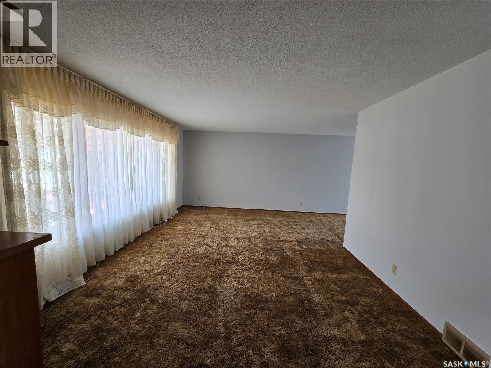 204 1st Avenue Sw, Swift Current, Saskatchewan  S9H 3H3 - Photo 6 - SK017223