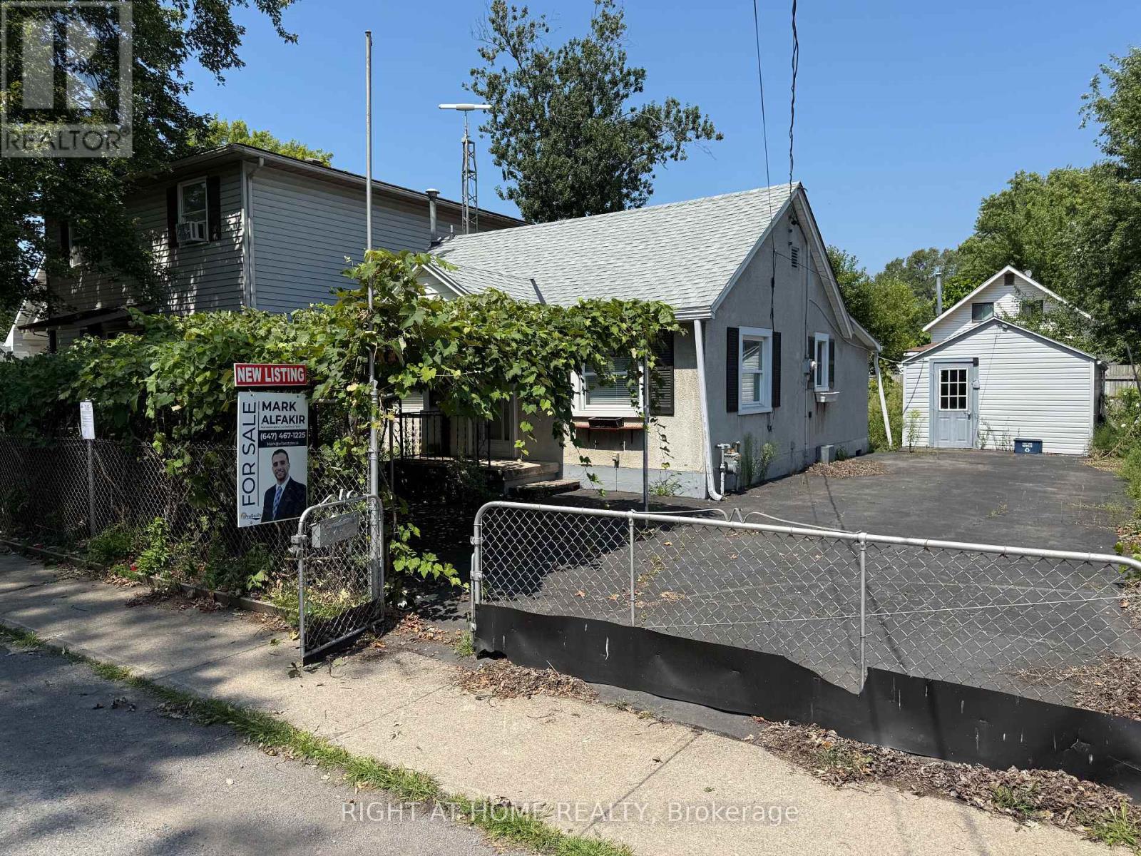 3784 Graeber Avenue, Fort Erie, Ontario  L0S 1B0 - Photo 2 - X12359244