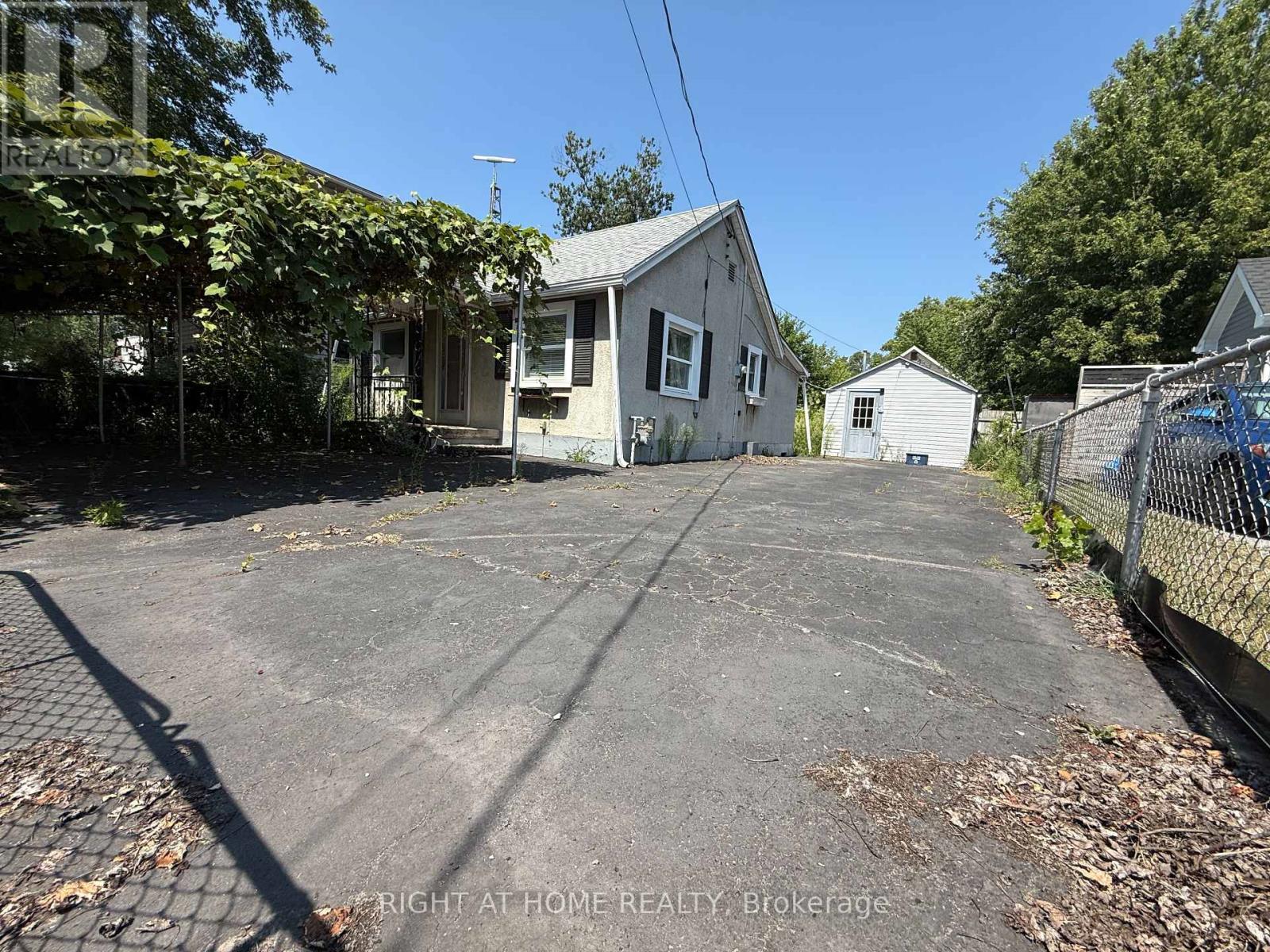 3784 Graeber Avenue, Fort Erie, Ontario  L0S 1B0 - Photo 4 - X12359244