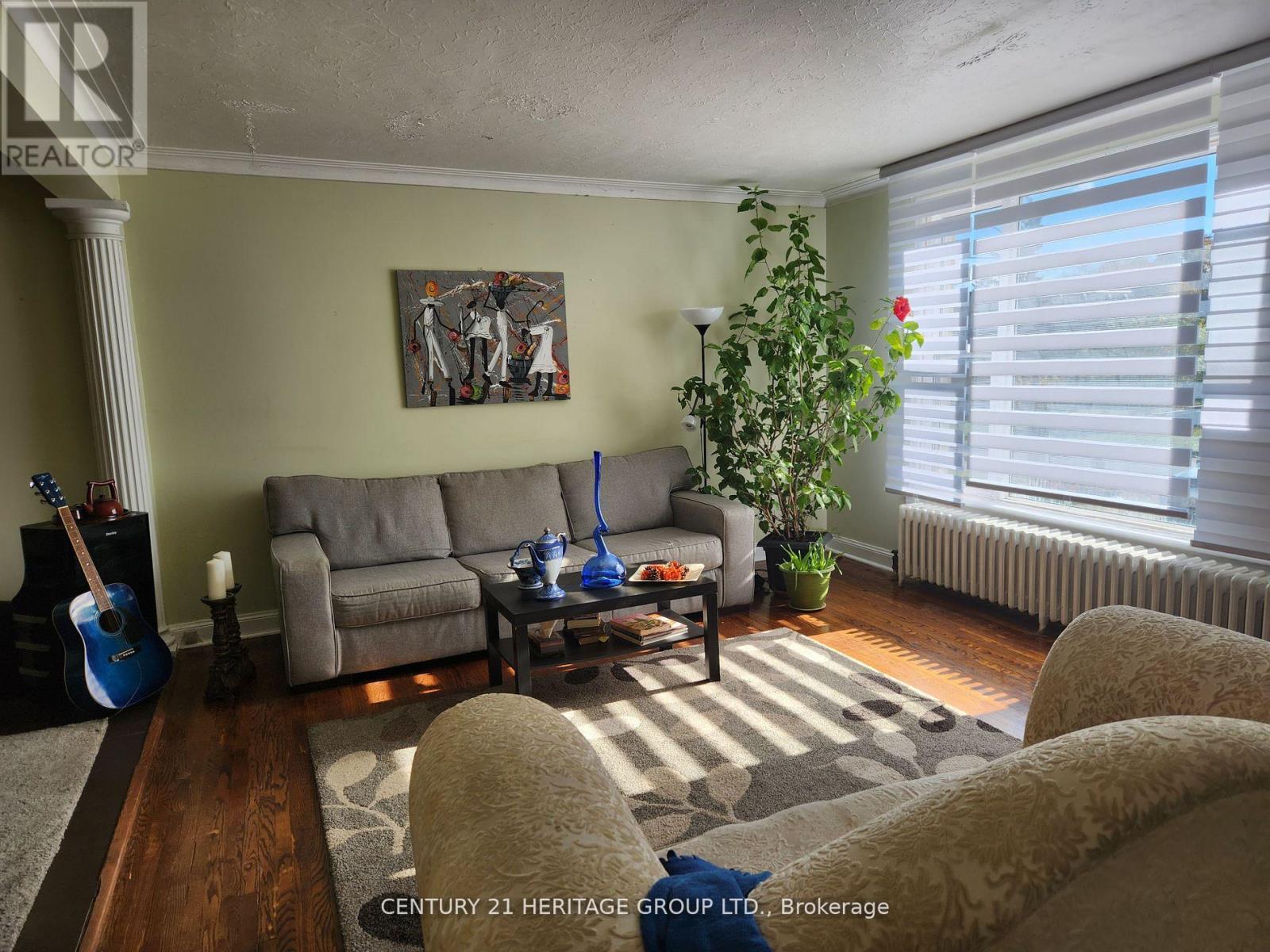 70 Woodward Avenue, Markham, Ontario  L3T 1E7 - Photo 3 - N12375656