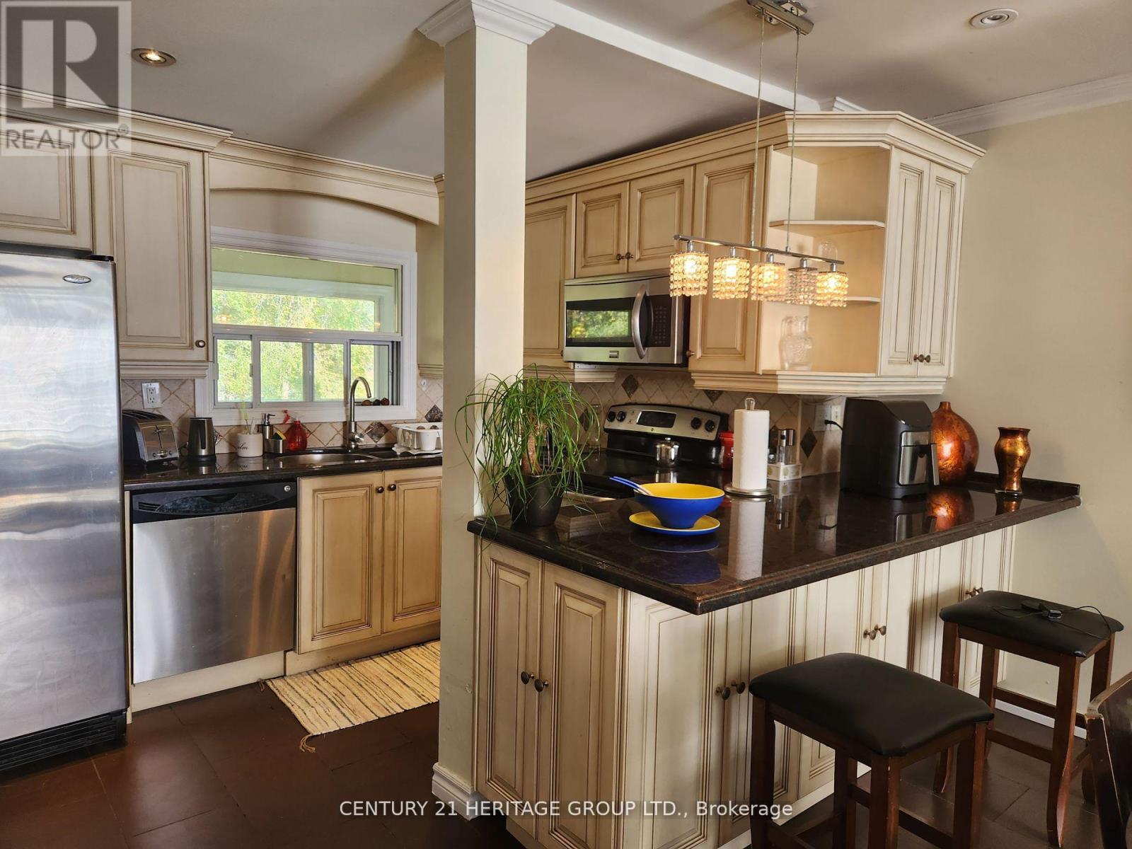 70 Woodward Avenue, Markham, Ontario  L3T 1E7 - Photo 6 - N12375656