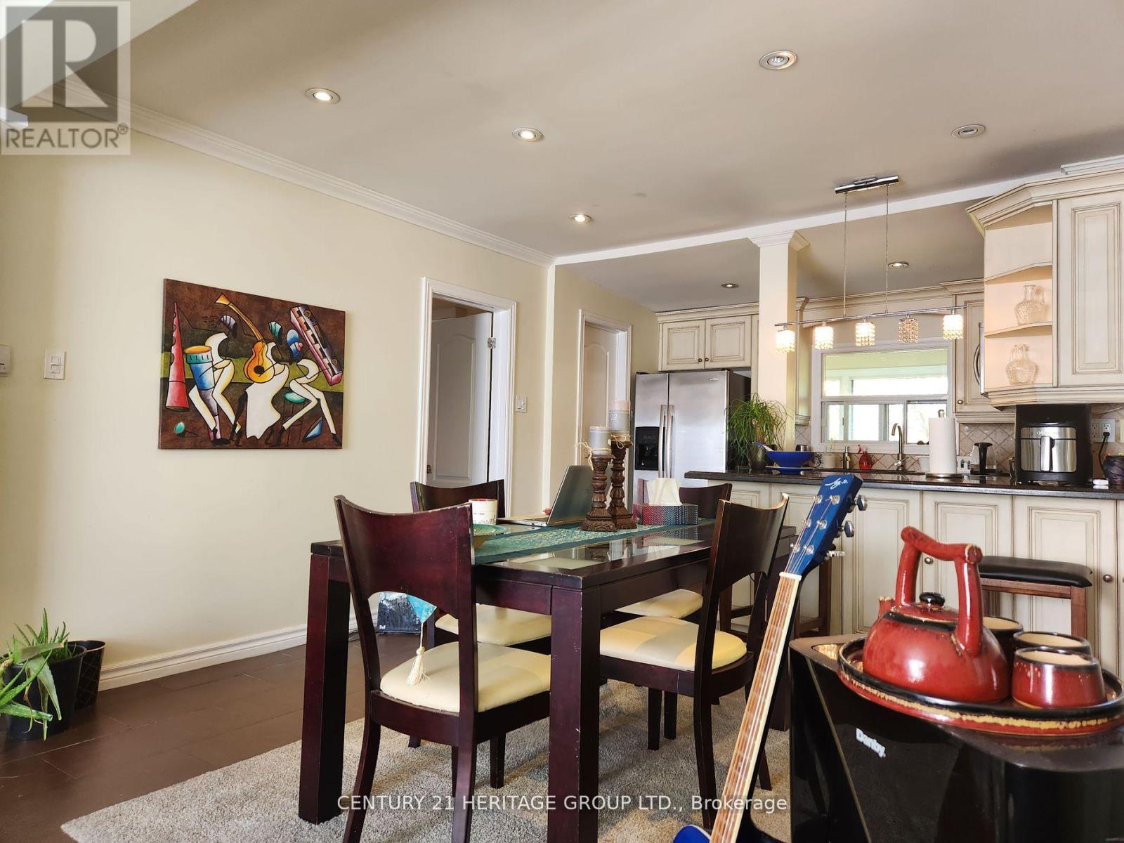 70 Woodward Avenue, Markham, Ontario  L3T 1E7 - Photo 7 - N12375656