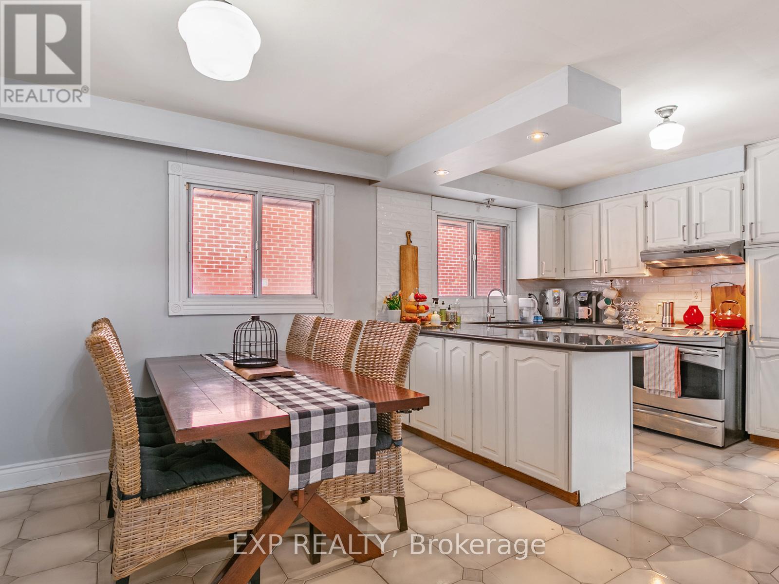 Property at 146 WELDRICK ROAD W image 2