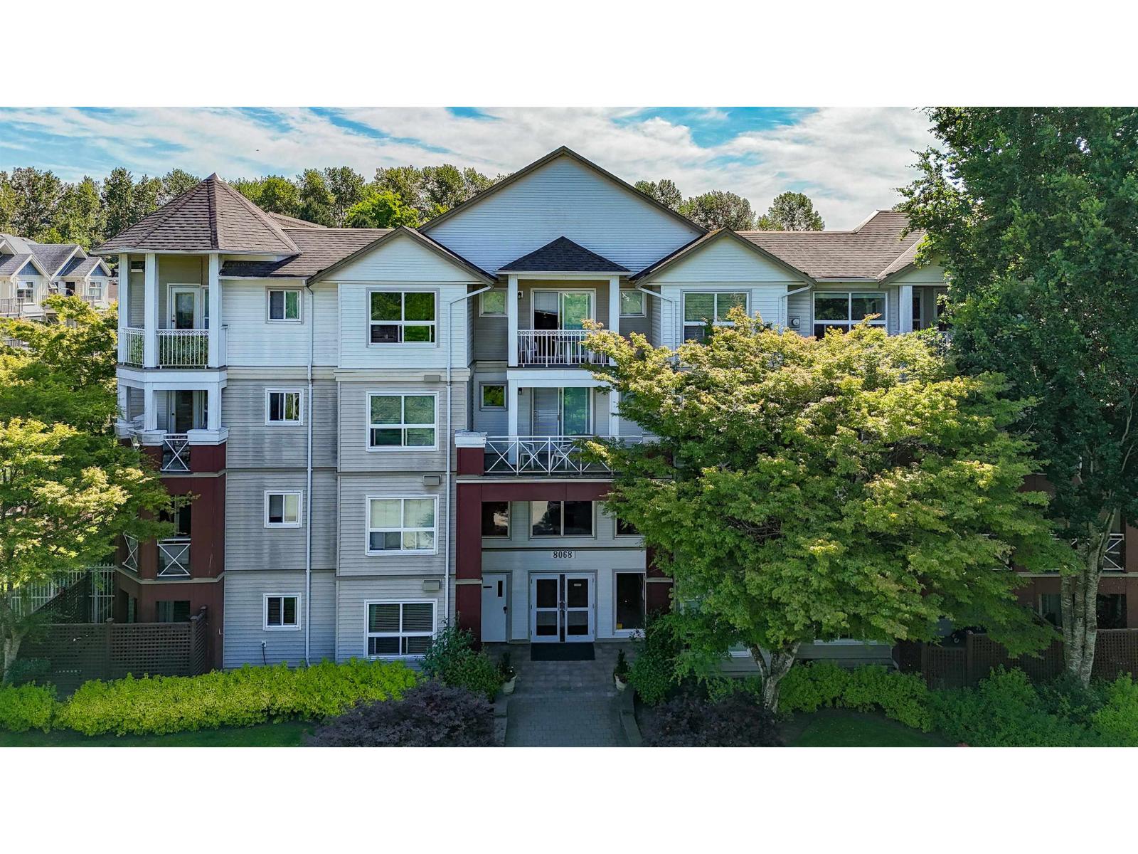 215 8068 120a Street, Surrey, British Columbia  V3W 3P3 - Photo 2 - R3041809
