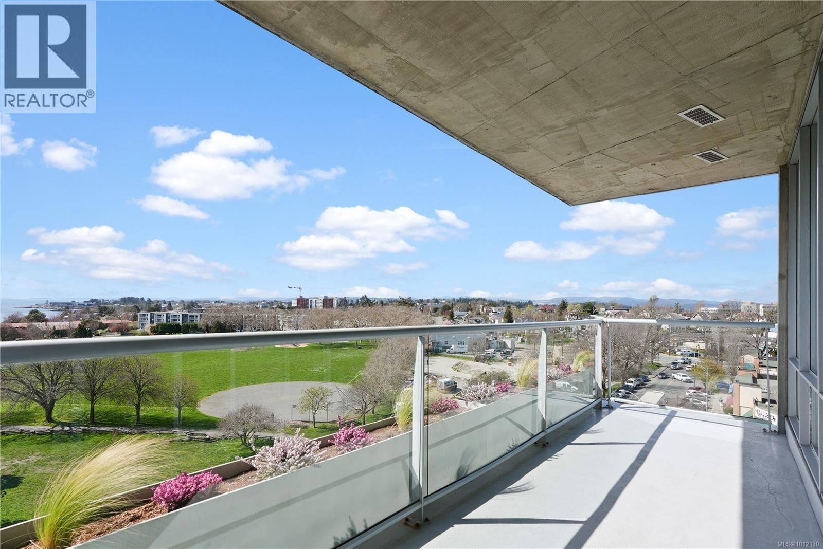 905 160 Wilson St, Victoria, British Columbia  V9A 7P9 - Photo 2 - 1012130