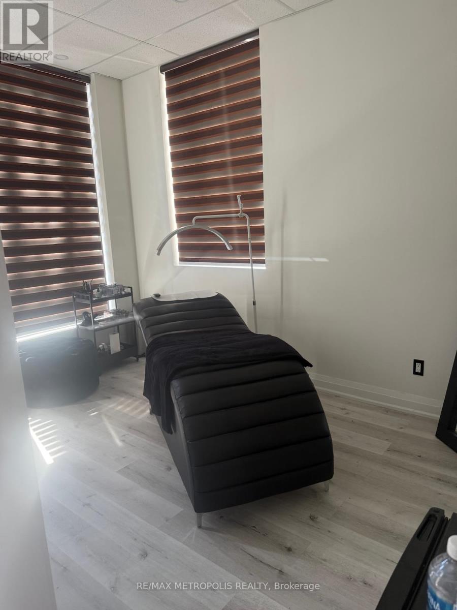 3 - 5359 Timberlea Boulevard, Mississauga, Ontario  L4W 4N5 - Photo 5 - W12375698