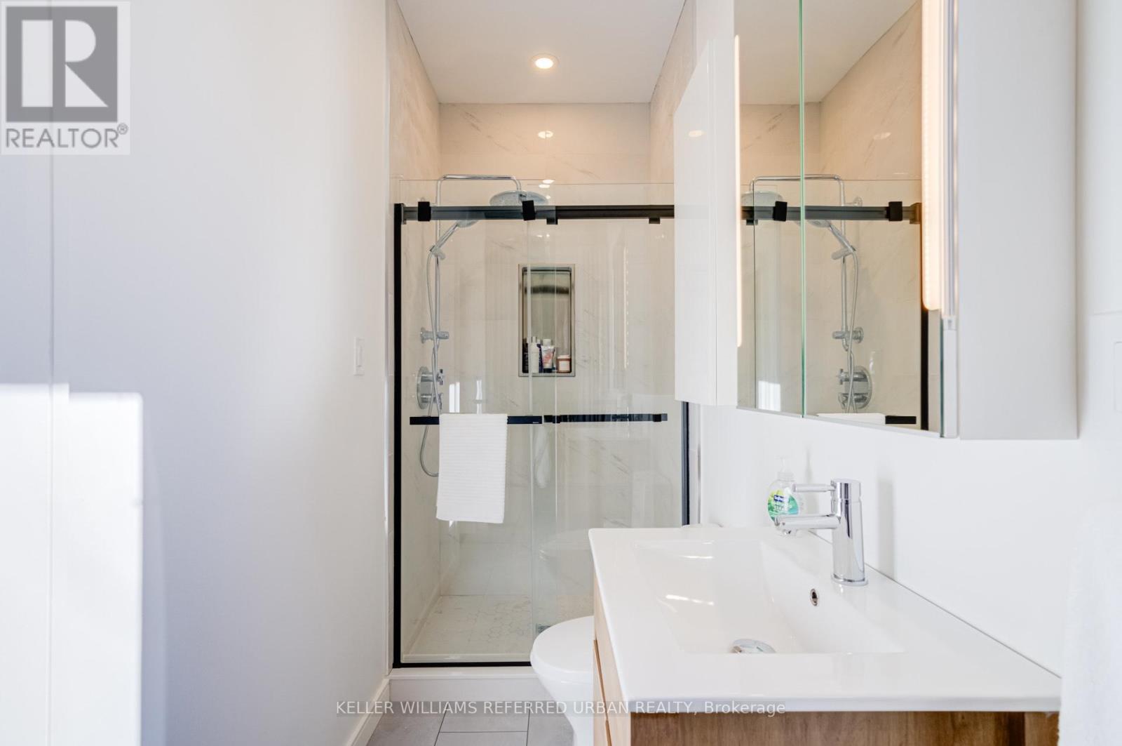 12 Wesley Avenue, Mississauga, Ontario  L5H 2M5 - Photo 29 - W12375715