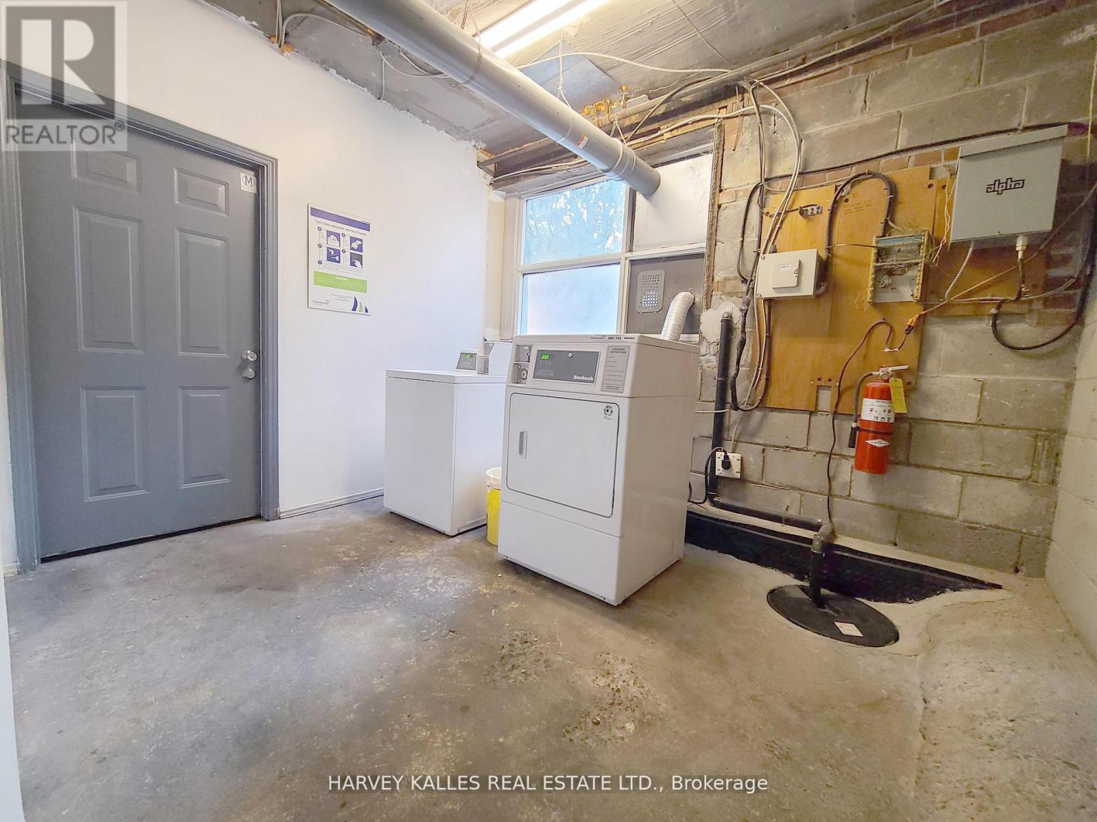 2 - 4 Greenbrook Drive, Toronto, Ontario  M6M 2J9 - Photo 7 - W12375720