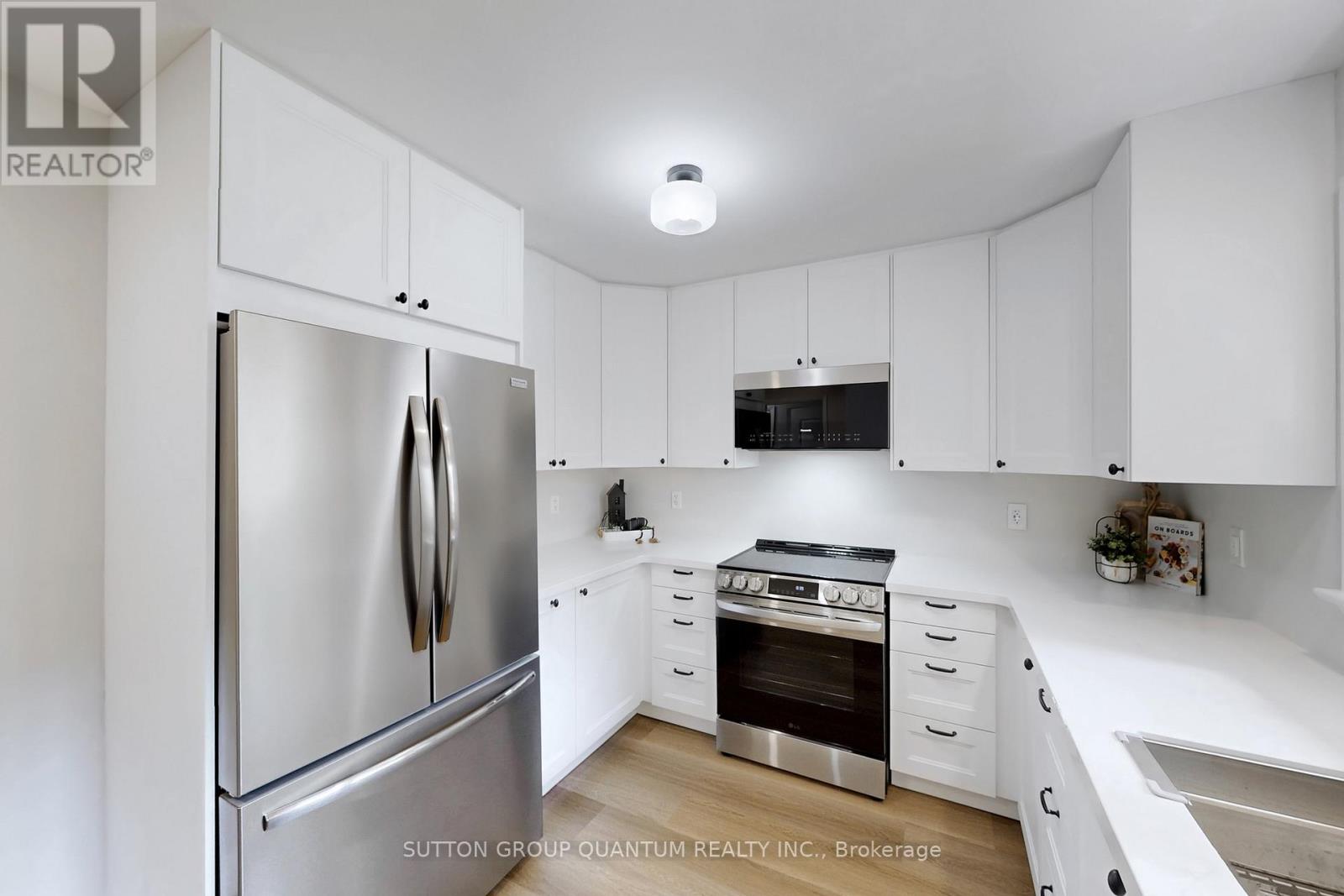 550 Third Line, Oakville, Ontario  L6L 4A7 - Photo 10 - W12375730