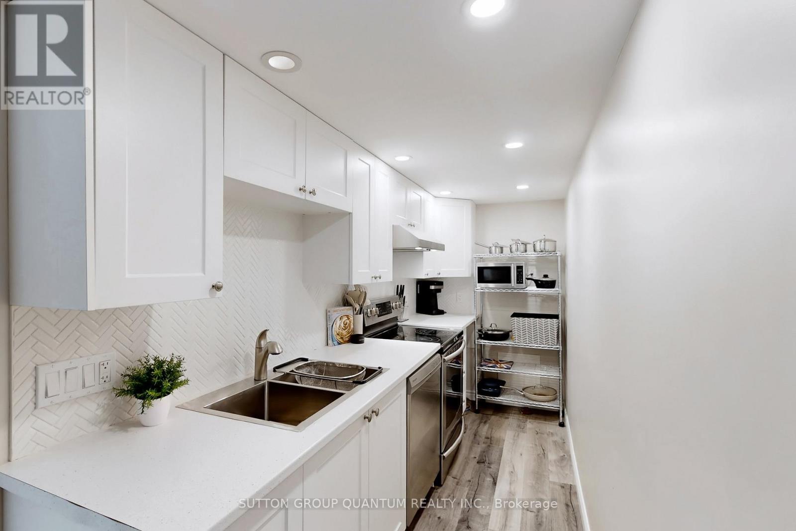 550 Third Line, Oakville, Ontario  L6L 4A7 - Photo 28 - W12375730