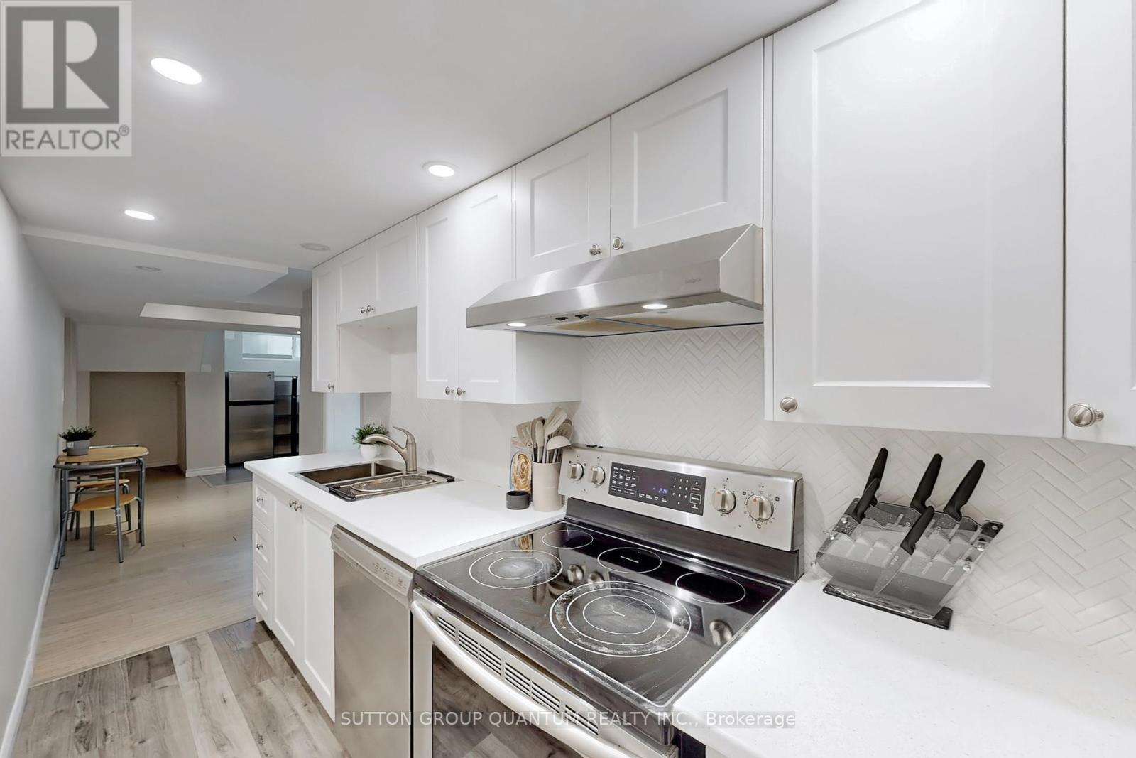 550 Third Line, Oakville, Ontario  L6L 4A7 - Photo 30 - W12375730