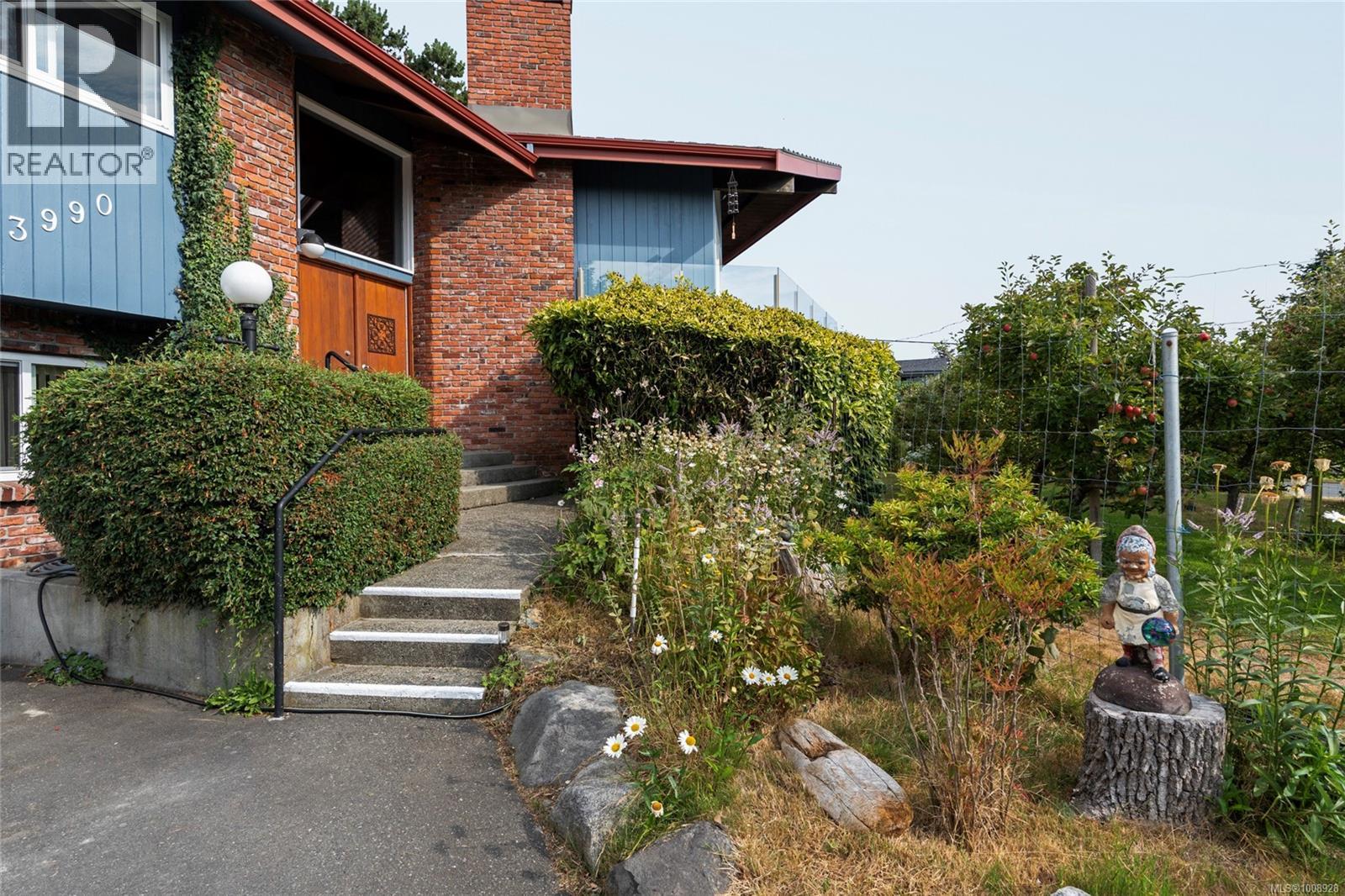 3990 Smugglers Cove Rd, Saanich, British Columbia  V8N 4M2 - Photo 7 - 1008928