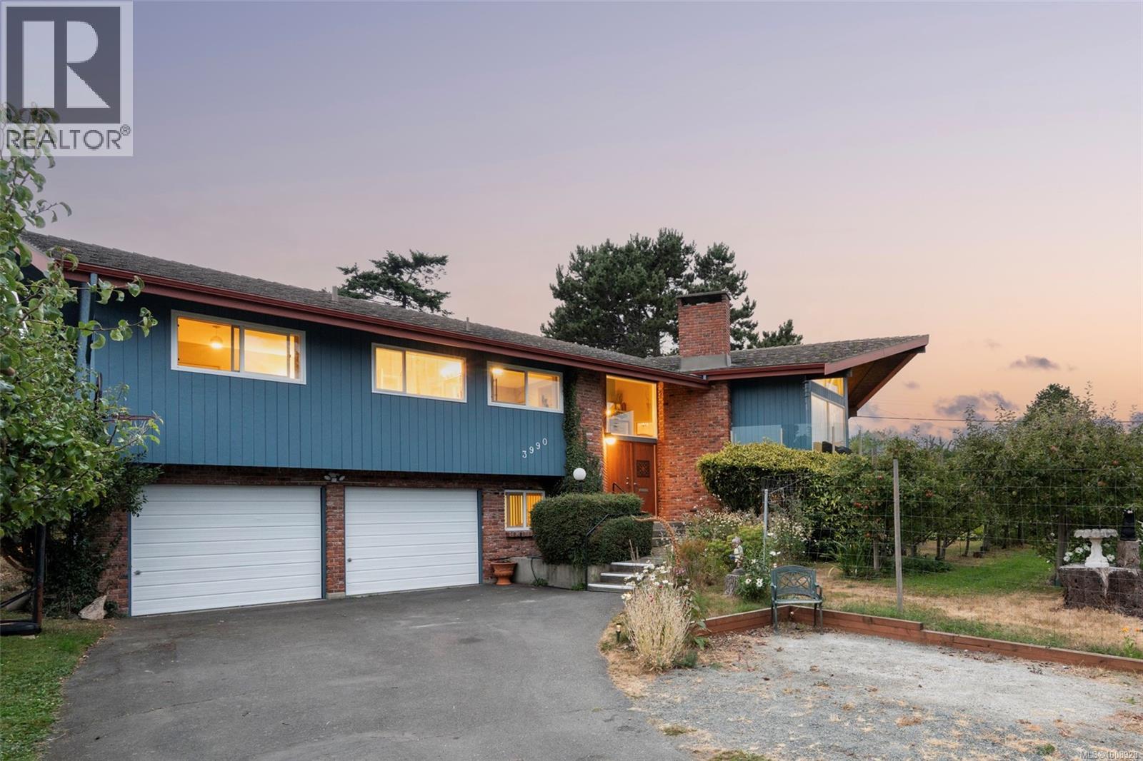 3990 Smugglers Cove Rd, Saanich, British Columbia  V8N 4M2 - Photo 2 - 1008928