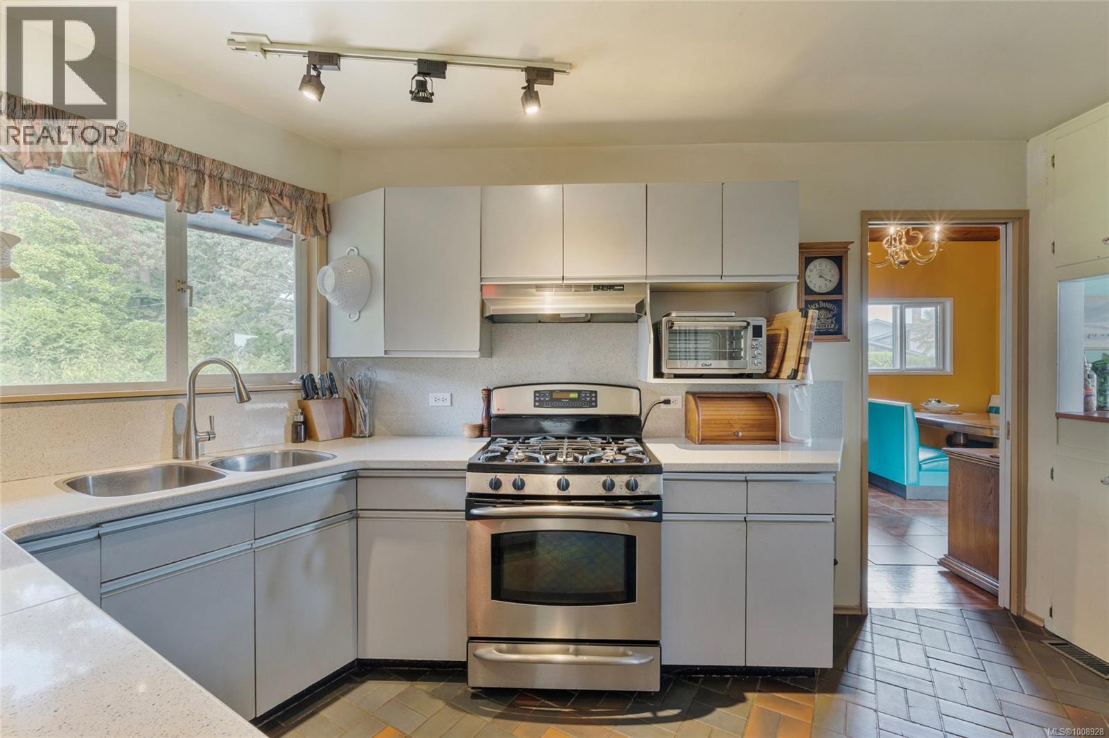 Property at 3990 Smugglers Cove Rd image 2