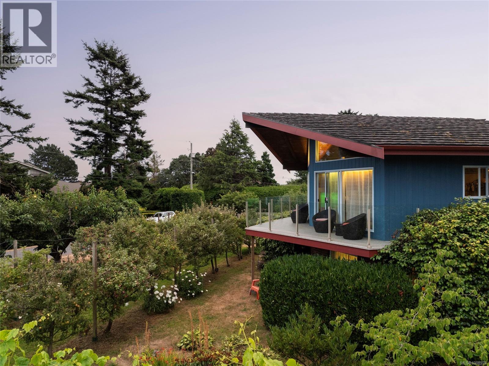3990 Smugglers Cove Rd, Saanich, British Columbia  V8N 4M2 - Photo 4 - 1008928
