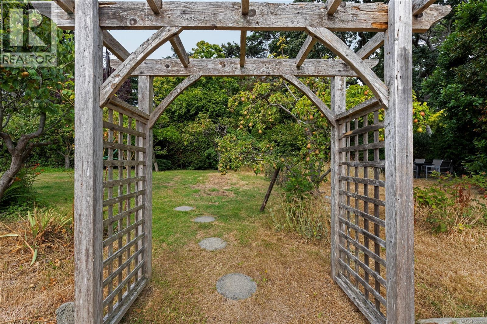 3990 Smugglers Cove Rd, Saanich, British Columbia  V8N 4M2 - Photo 48 - 1008928