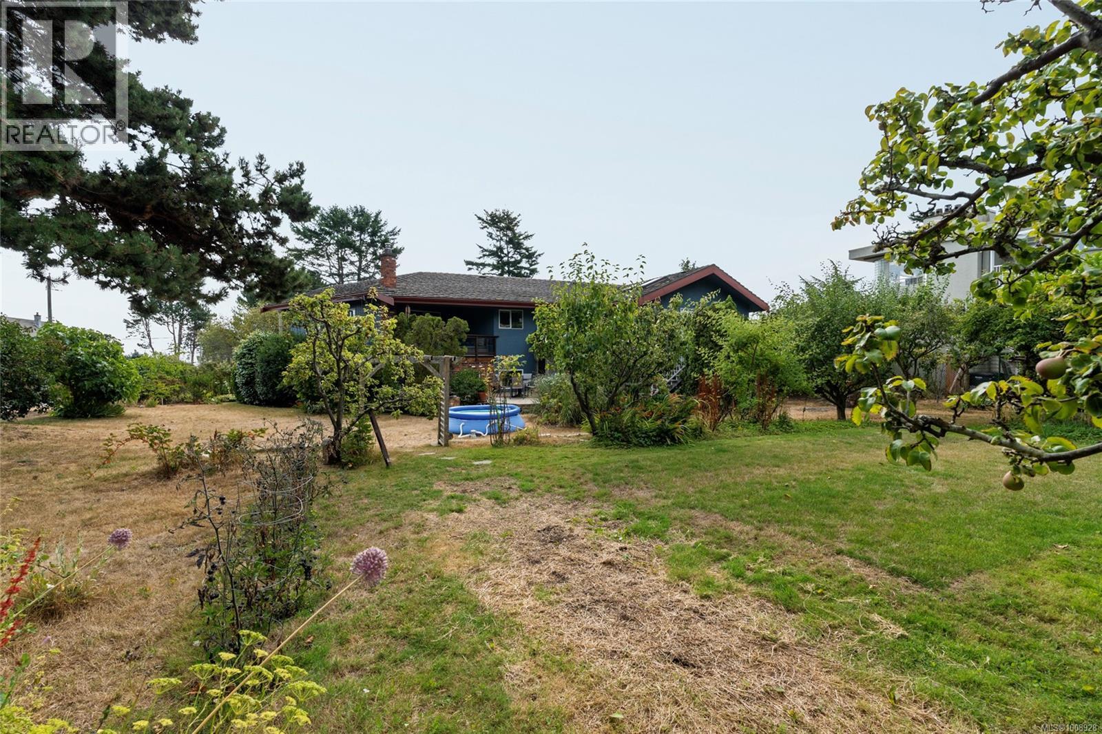 3990 Smugglers Cove Rd, Saanich, British Columbia  V8N 4M2 - Photo 52 - 1008928