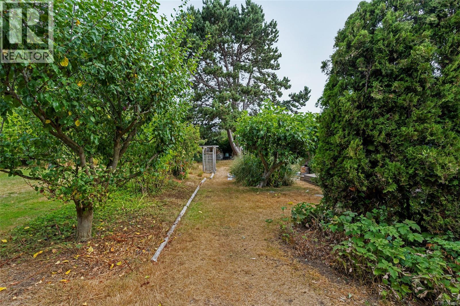 3990 Smugglers Cove Rd, Saanich, British Columbia  V8N 4M2 - Photo 54 - 1008928