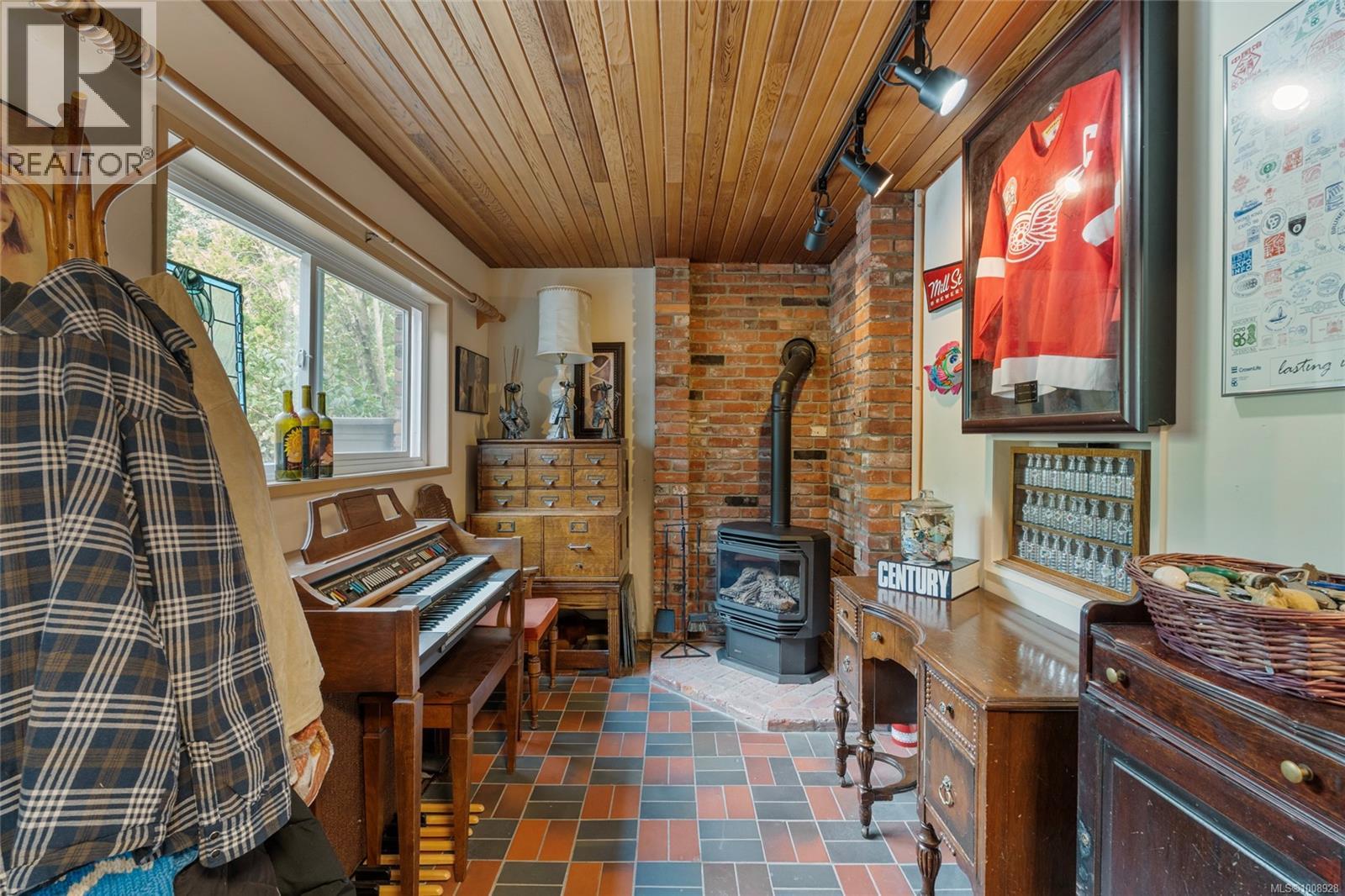 3990 Smugglers Cove Rd, Saanich, British Columbia  V8N 4M2 - Photo 40 - 1008928