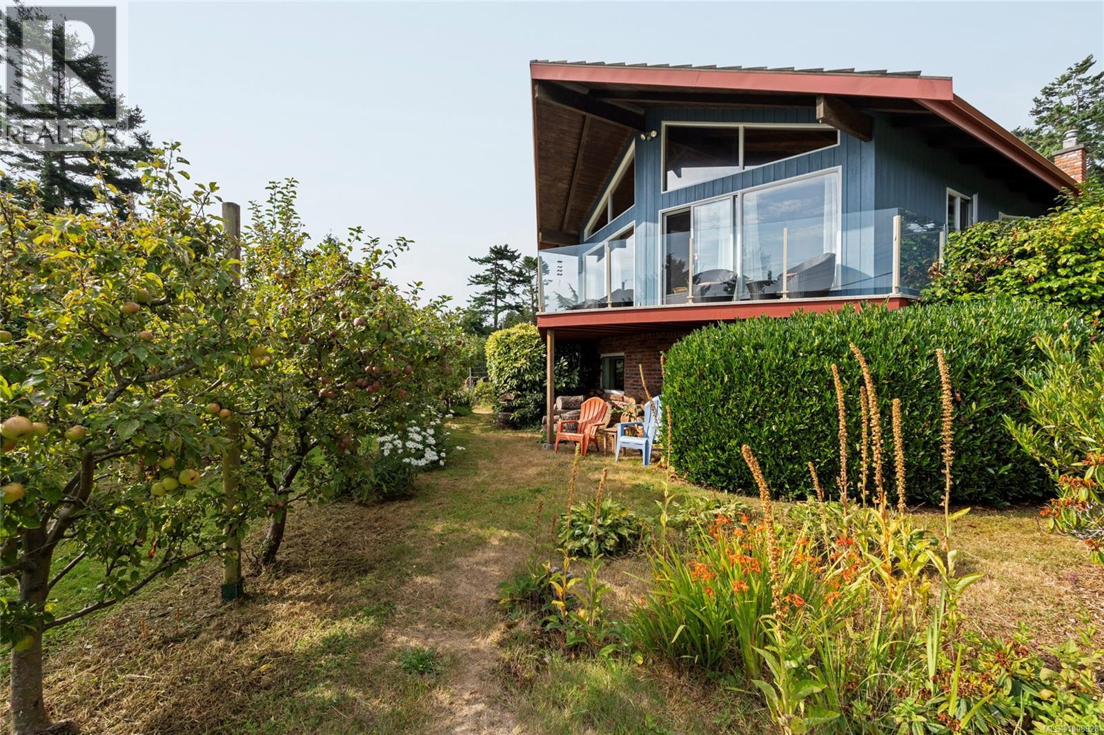 3990 Smugglers Cove Rd, Saanich, British Columbia  V8N 4M2 - Photo 59 - 1008928