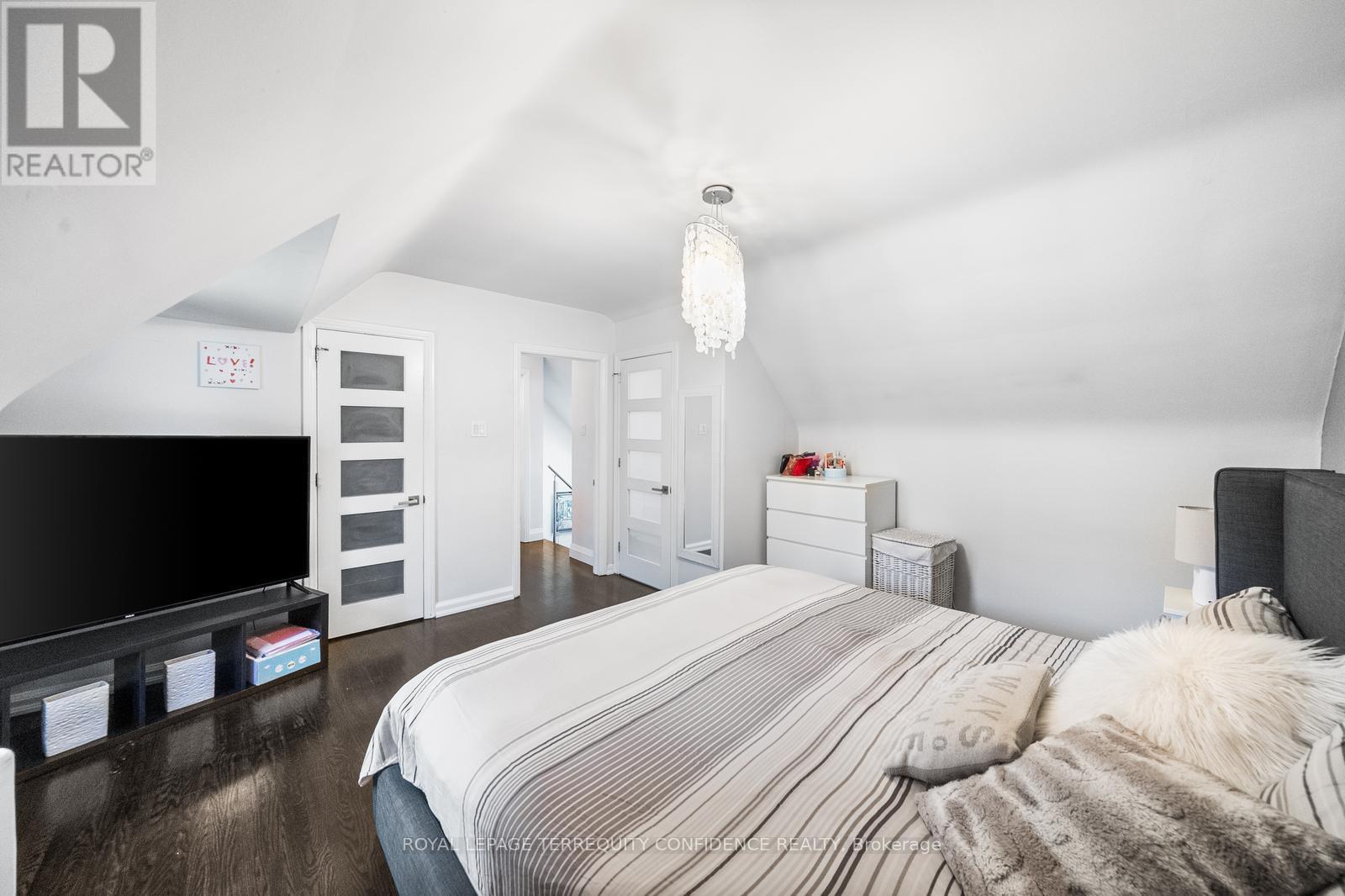 45 Glenborough Park Crescent, Toronto, Ontario  M2R 2G4 - Photo 15 - C12375764
