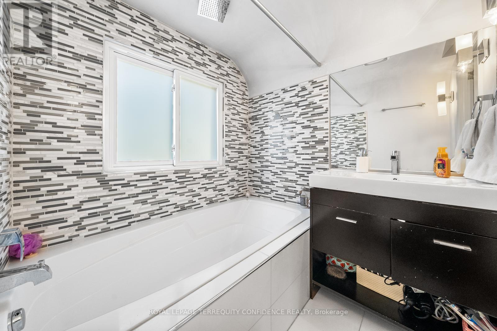 45 Glenborough Park Crescent, Toronto, Ontario  M2R 2G4 - Photo 16 - C12375764