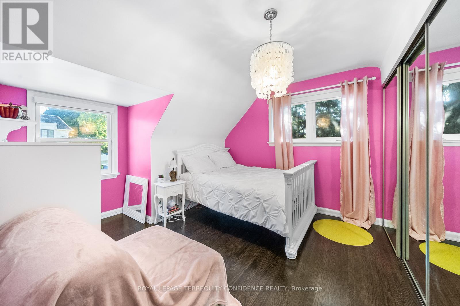 45 Glenborough Park Crescent, Toronto, Ontario  M2R 2G4 - Photo 18 - C12375764