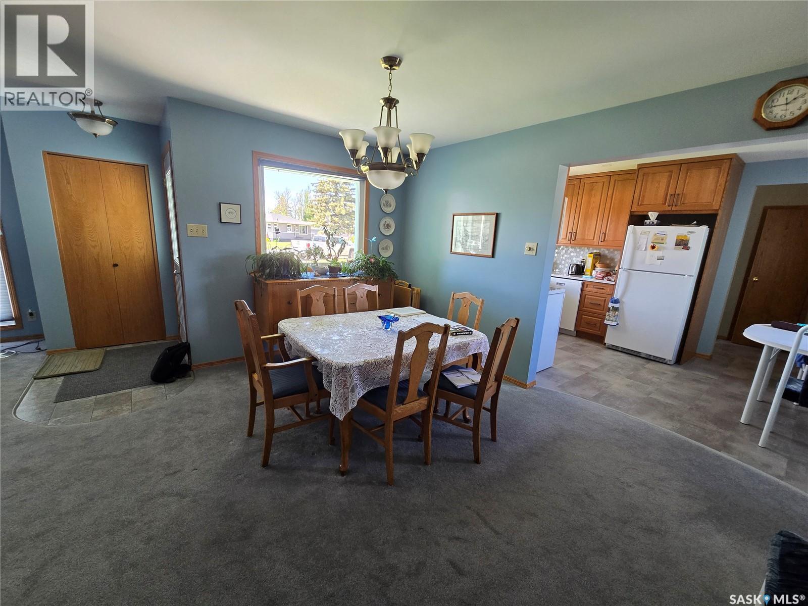 427 15th Avenue Ne, Swift Current, Saskatchewan  S9H 2X5 - Photo 2 - SK017229