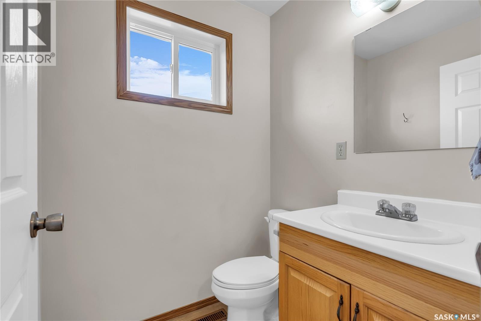 458 & 460 Berini Drive, Saskatoon, Saskatchewan  S7N 3N6 - Photo 11 - SK017211