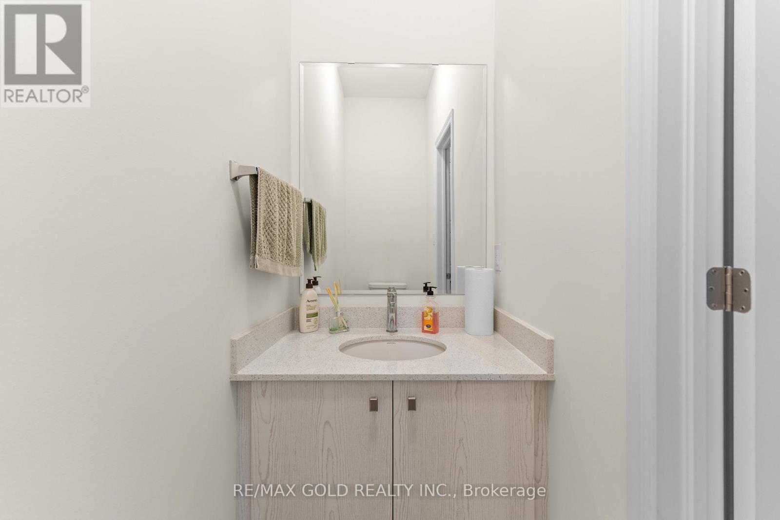 29 Bowline Vista S, East Gwillimbury, Ontario  L9N 0W2 - Photo 17 - N12375748