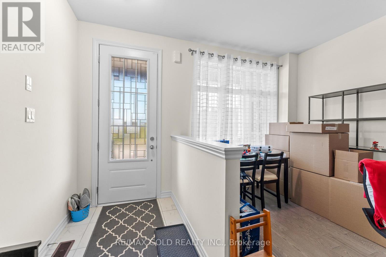 29 Bowline Vista S, East Gwillimbury, Ontario  L9N 0W2 - Photo 6 - N12375748
