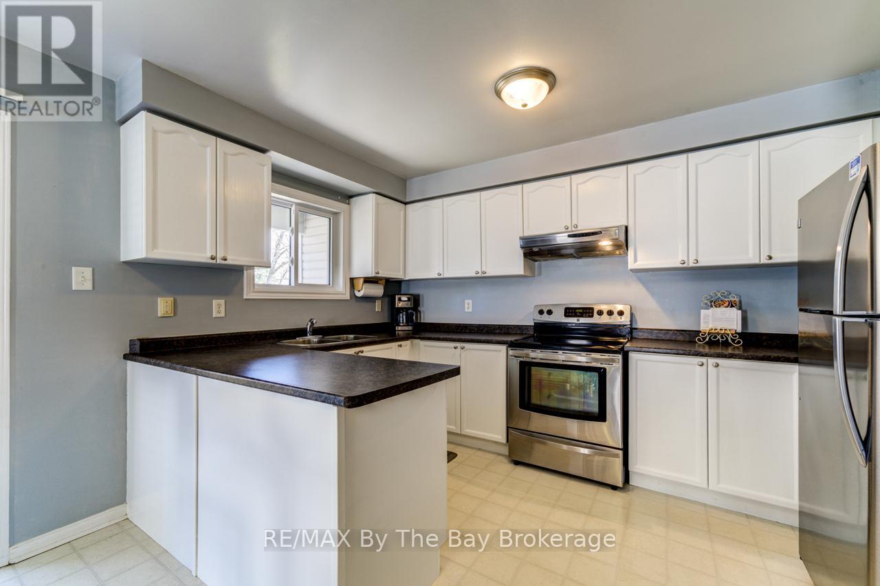 150 Silver Birch Avenue, Wasaga Beach, Ontario  L9Z 1N3 - Photo 17 - S12375824