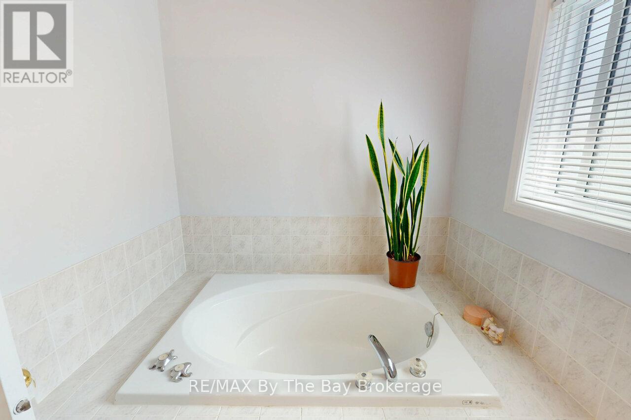 150 Silver Birch Avenue, Wasaga Beach, Ontario  L9Z 1N3 - Photo 22 - S12375824
