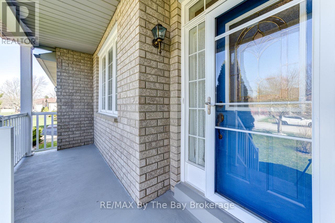 150 Silver Birch Avenue, Wasaga Beach, Ontario  L9Z 1N3 - Photo 3 - S12375824