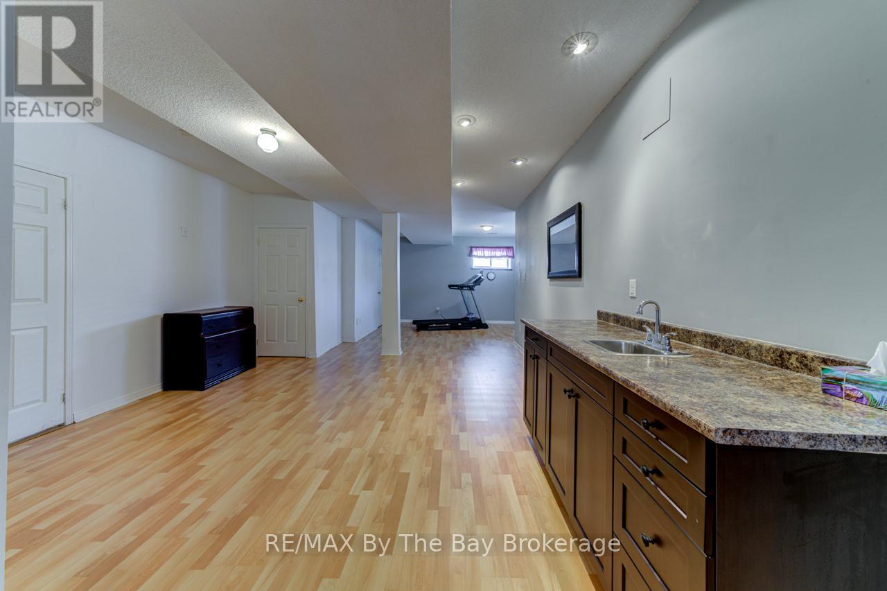150 Silver Birch Avenue, Wasaga Beach, Ontario  L9Z 1N3 - Photo 31 - S12375824