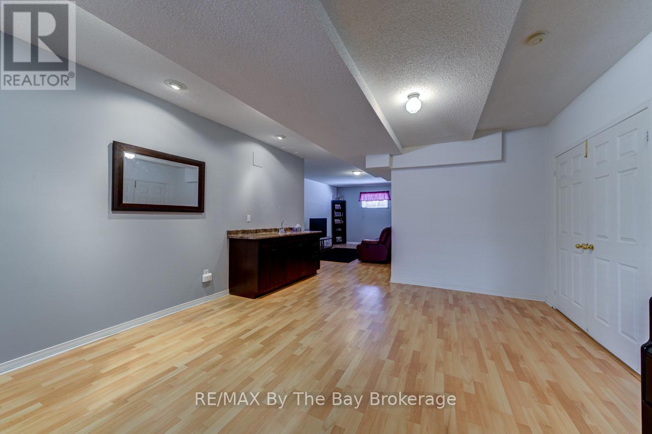 150 Silver Birch Avenue, Wasaga Beach, Ontario  L9Z 1N3 - Photo 33 - S12375824