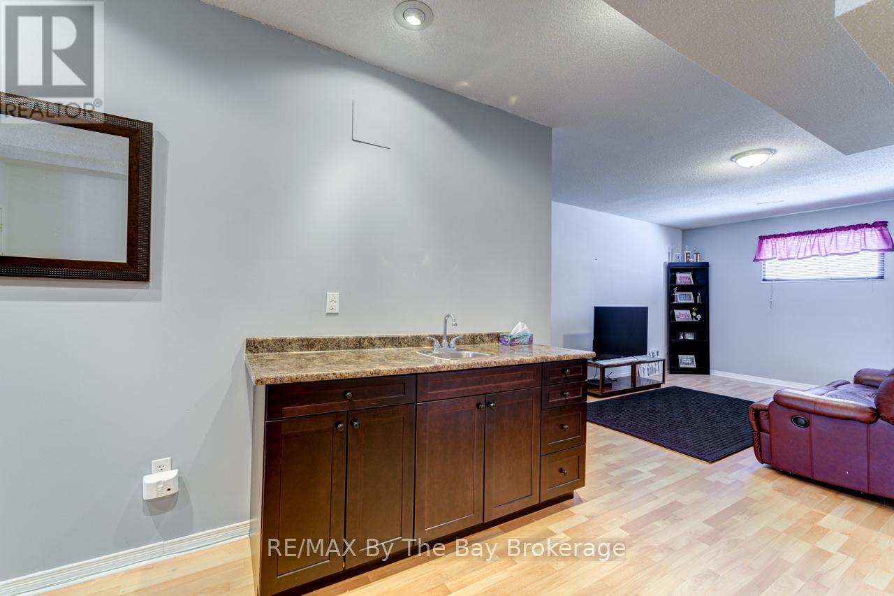150 Silver Birch Avenue, Wasaga Beach, Ontario  L9Z 1N3 - Photo 34 - S12375824