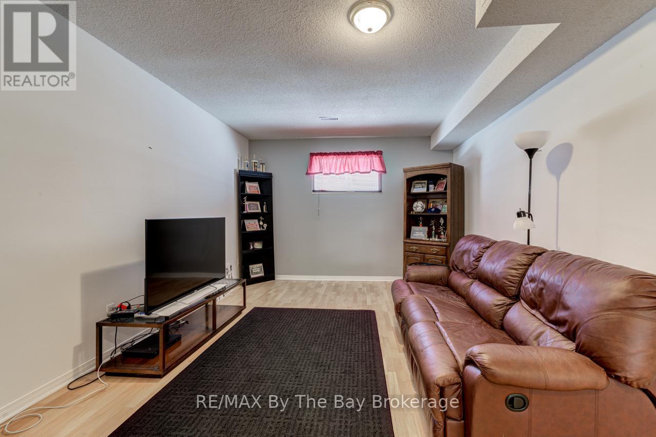 150 Silver Birch Avenue, Wasaga Beach, Ontario  L9Z 1N3 - Photo 35 - S12375824
