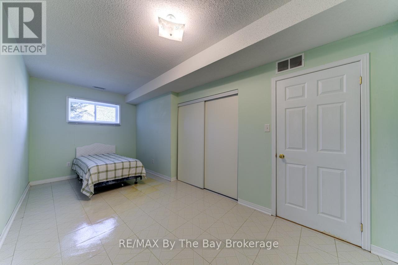 150 Silver Birch Avenue, Wasaga Beach, Ontario  L9Z 1N3 - Photo 41 - S12375824