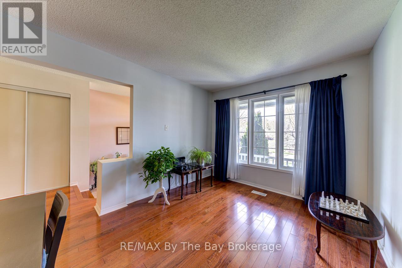 150 Silver Birch Avenue, Wasaga Beach, Ontario  L9Z 1N3 - Photo 8 - S12375824