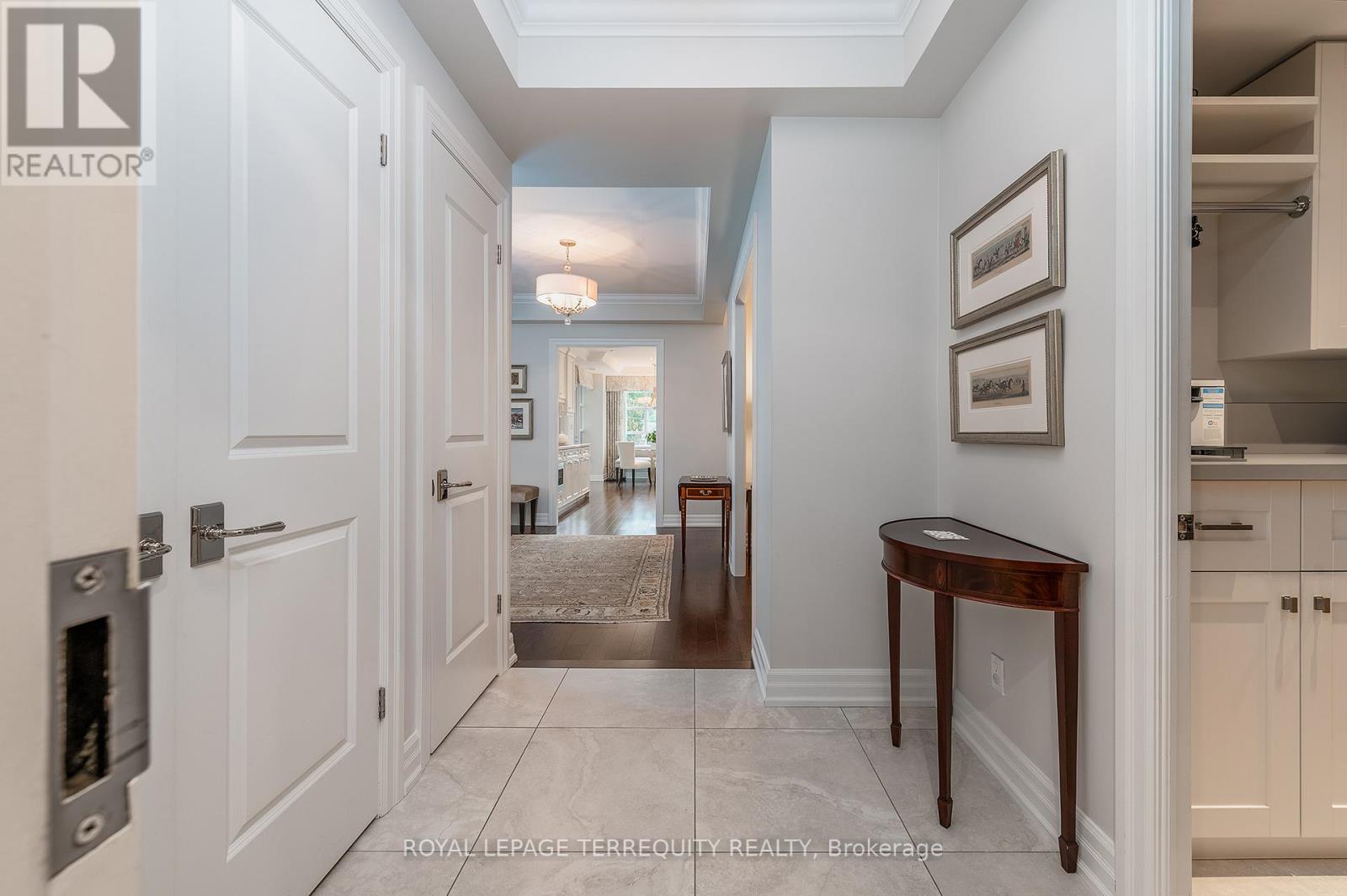 414 - 2855 Bloor Street W, Toronto, Ontario  M8X 3A1 - Photo 3 - W12375749