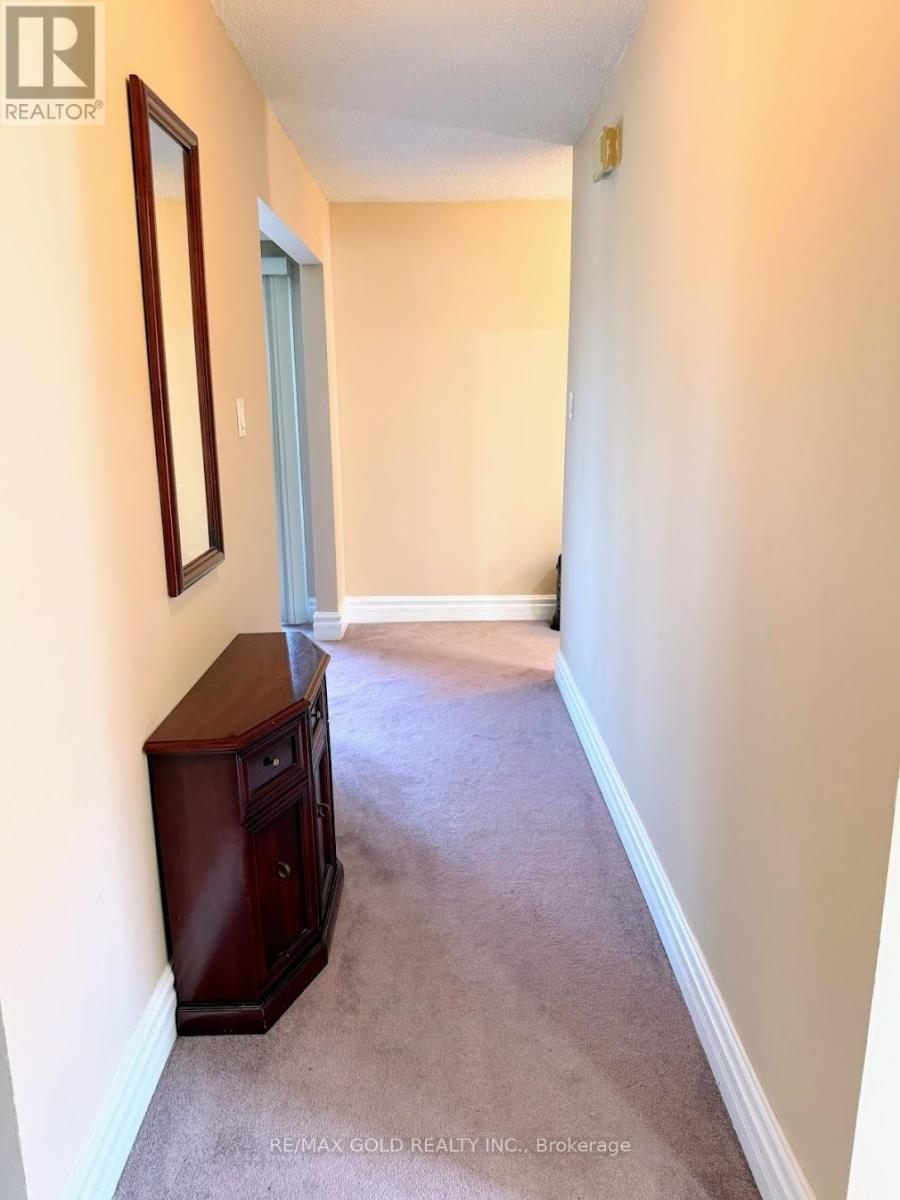 32 Jade Crescent, Brampton, Ontario  L6S 3H1 - Photo 10 - W12375758