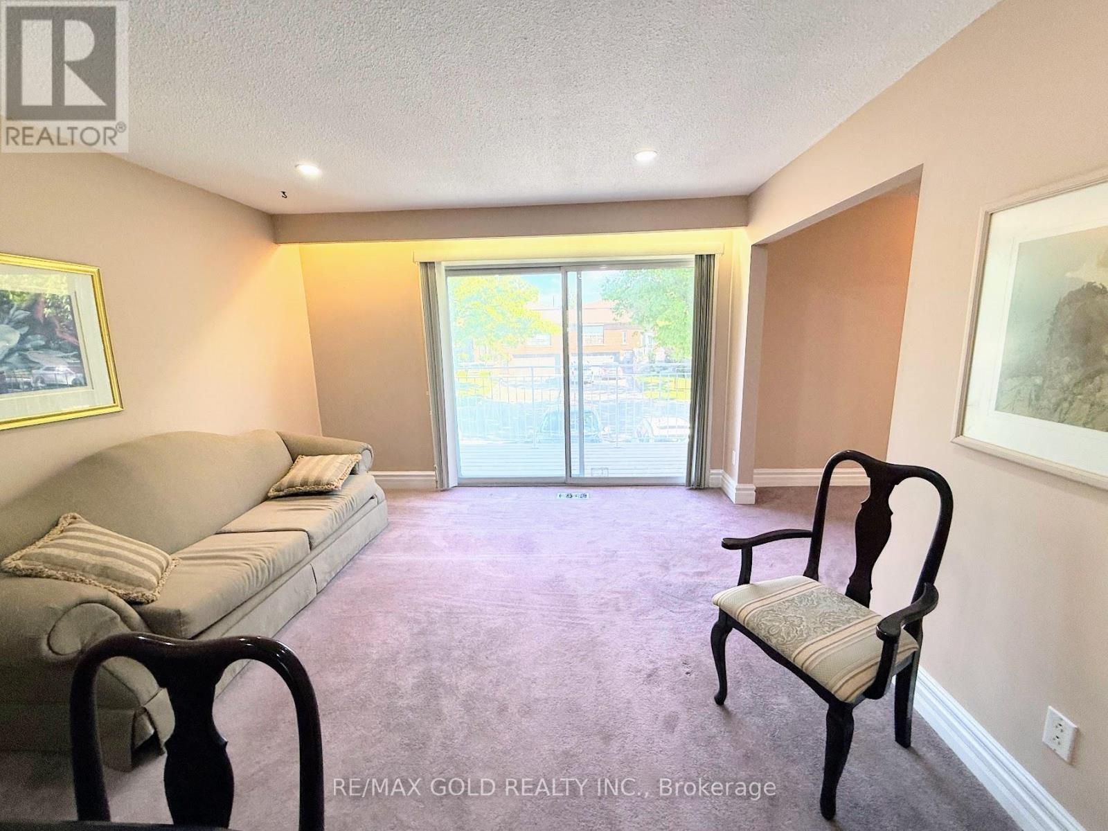 32 Jade Crescent, Brampton, Ontario  L6S 3H1 - Photo 17 - W12375758