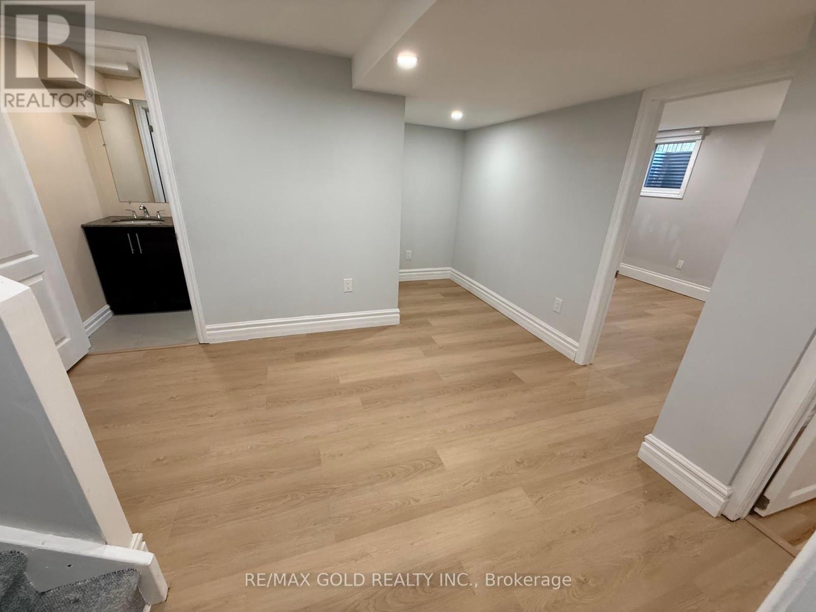 32 Jade Crescent, Brampton, Ontario  L6S 3H1 - Photo 18 - W12375758