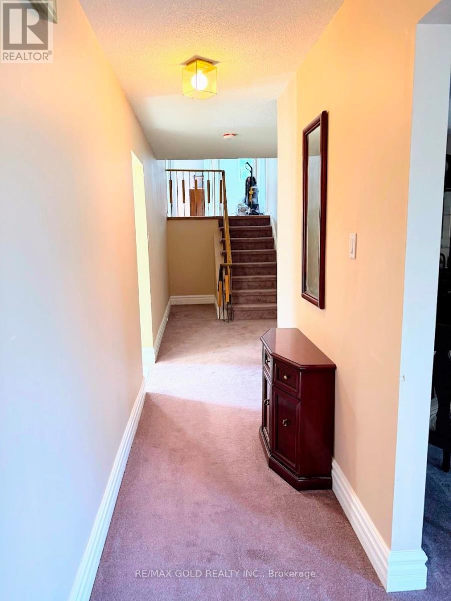 32 Jade Crescent, Brampton, Ontario  L6S 3H1 - Photo 9 - W12375758